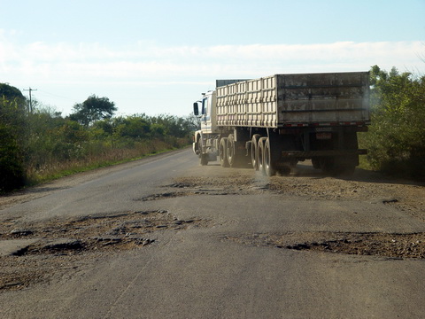A estrada que liga Uruguaiana ao resto do Brasil